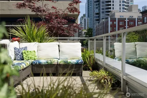 76 Cedar Street Seattle WA 98121
