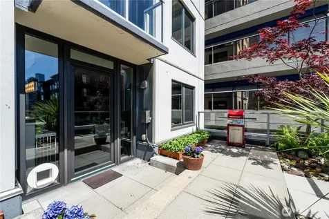 76 Cedar Street Seattle WA 98121