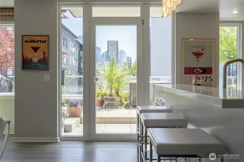 76 Cedar Street Seattle WA 98121