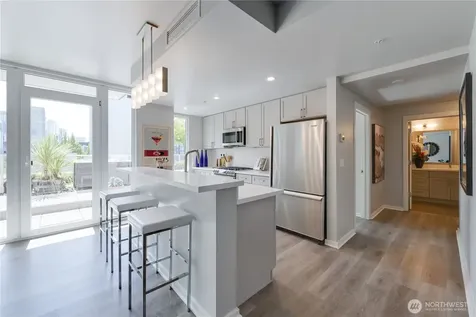 76 Cedar Street Seattle WA 98121