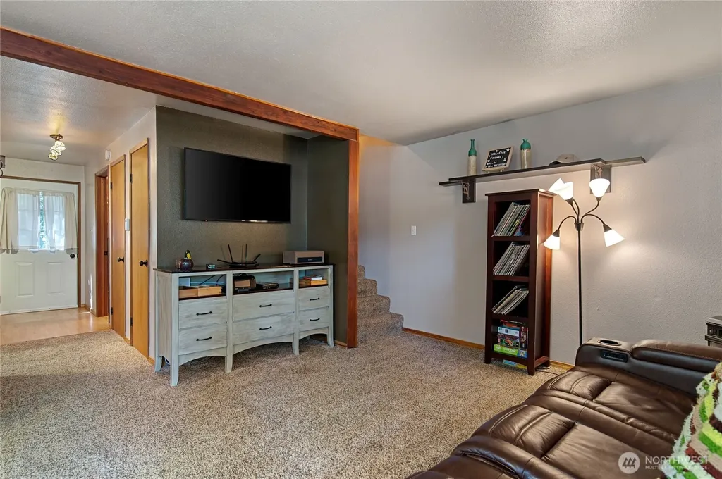 11 N Olympic Court N Hoodsport WA 98548