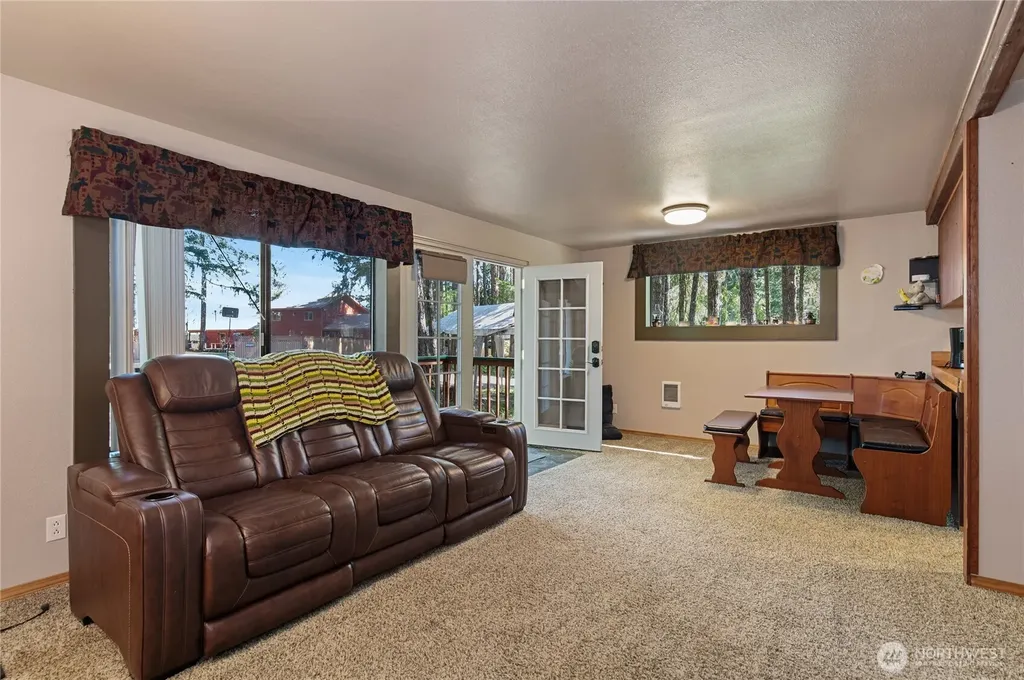 11 N Olympic Court N Hoodsport WA 98548