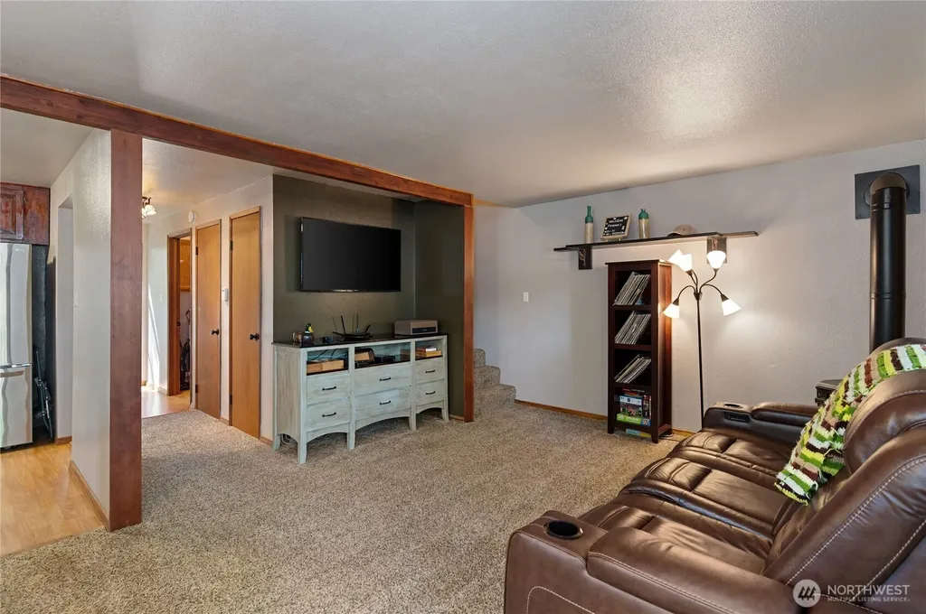 11 N Olympic Court N Hoodsport WA 98548