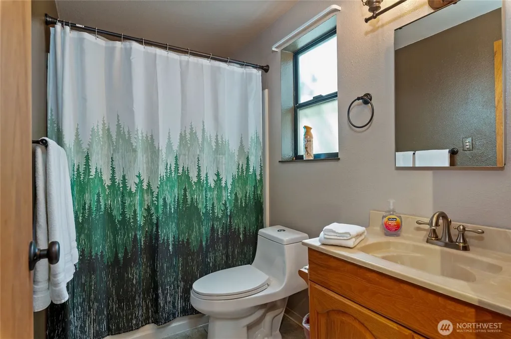 11 N Olympic Court N Hoodsport WA 98548