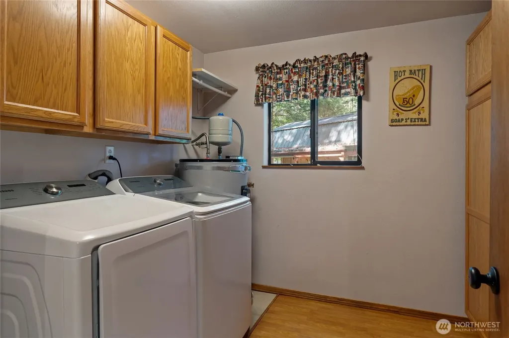 11 N Olympic Court N Hoodsport WA 98548