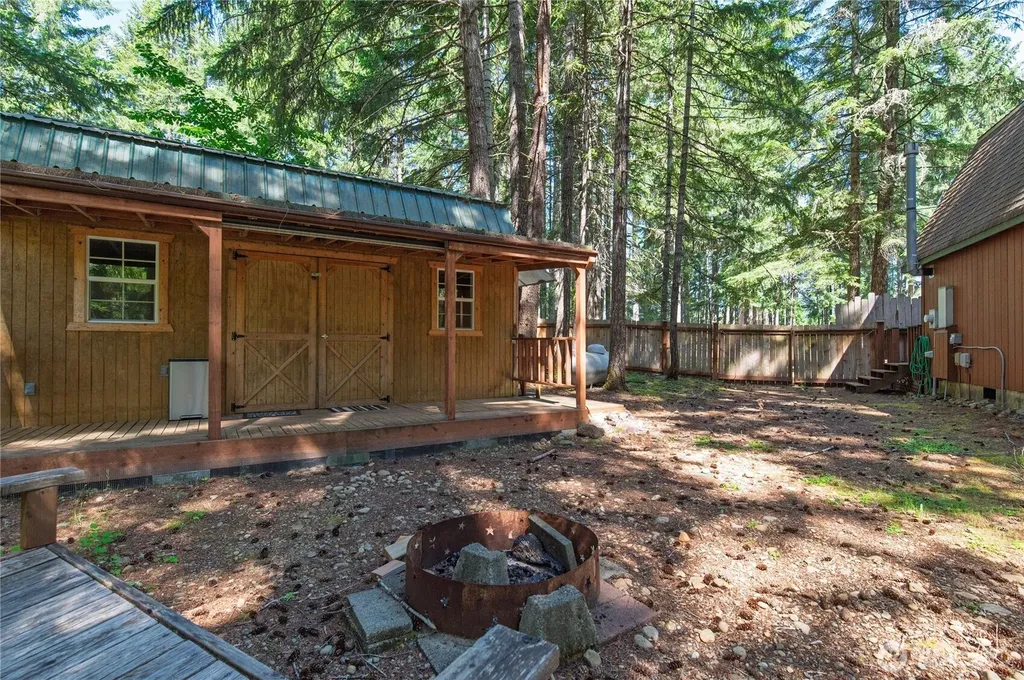 11 N Olympic Court N Hoodsport WA 98548