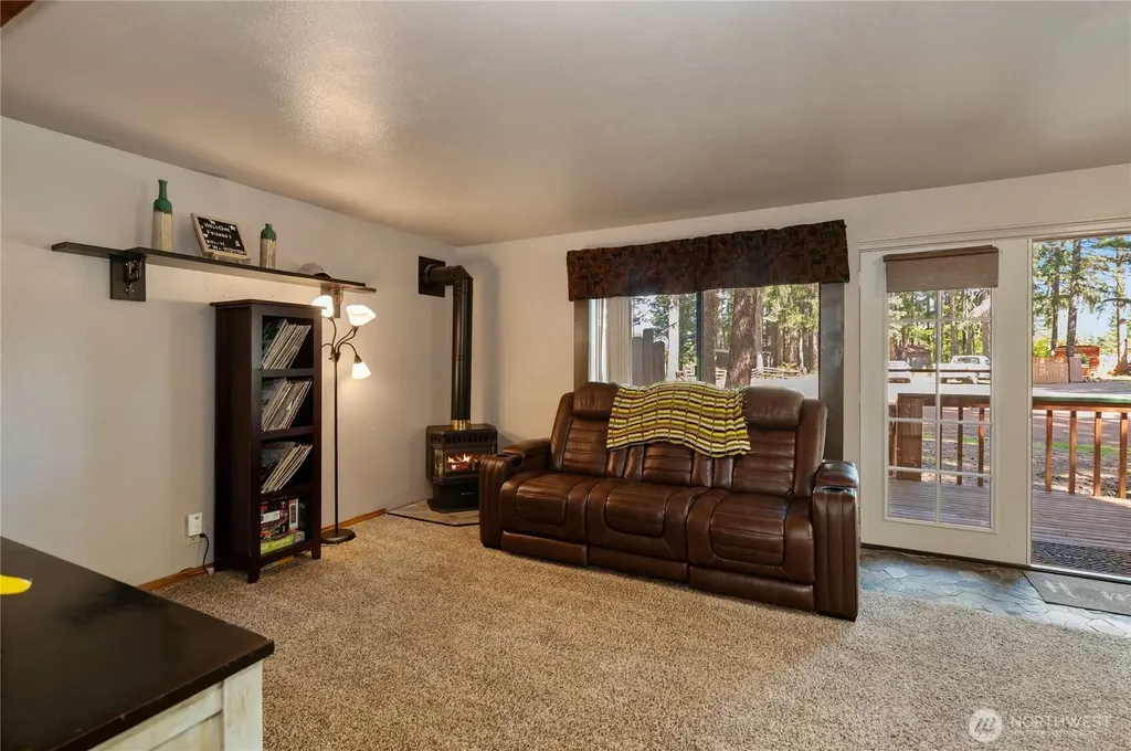 11 N Olympic Court N Hoodsport WA 98548