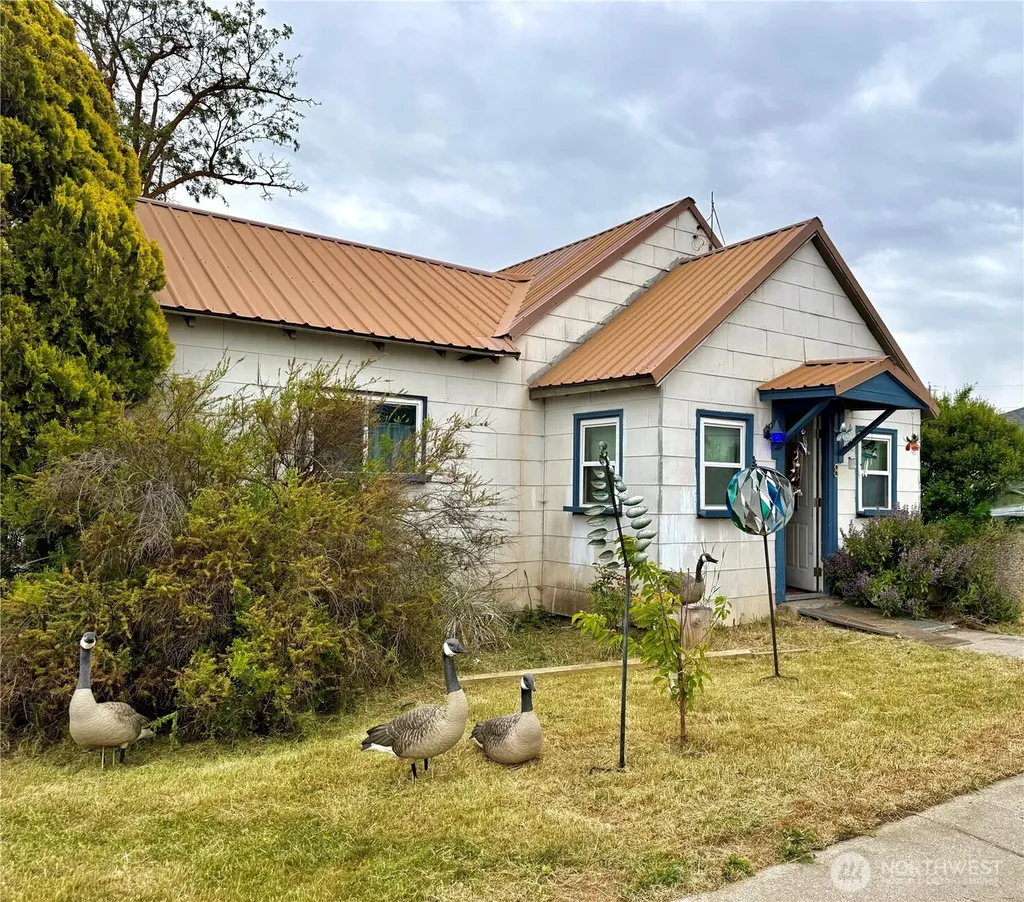 8 S 4th Street Harrington WA 99134