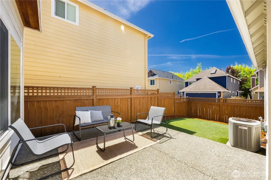 2055 Larchmount Drive NE Issaquah WA 98029