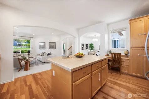 2055 Larchmount Drive NE Issaquah WA 98029