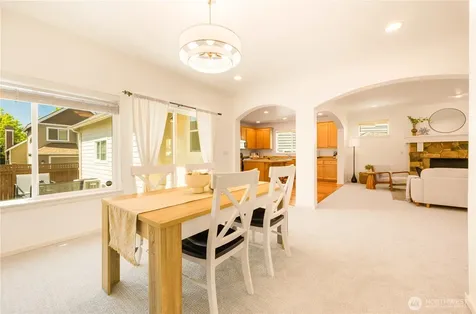 2055 Larchmount Drive NE Issaquah WA 98029