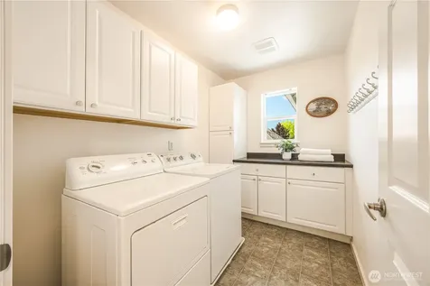 2055 Larchmount Drive NE Issaquah WA 98029