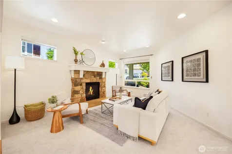 2055 Larchmount Drive NE Issaquah WA 98029