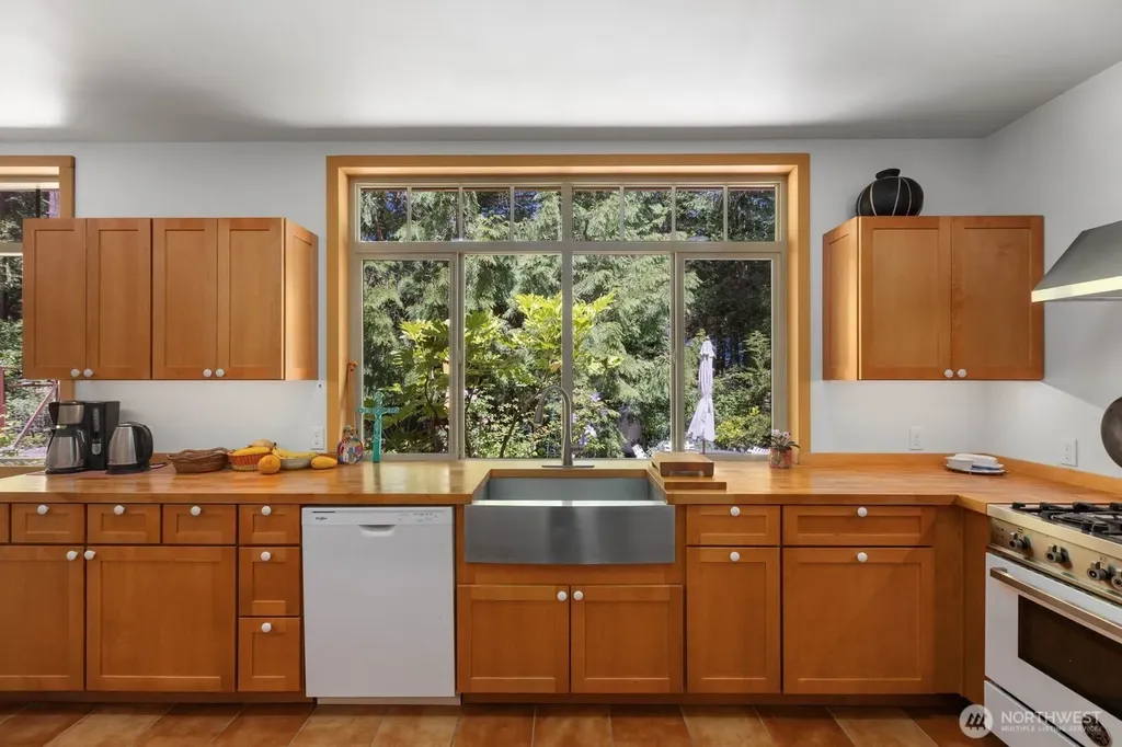 8234 Flagler Road Nordland WA 98358