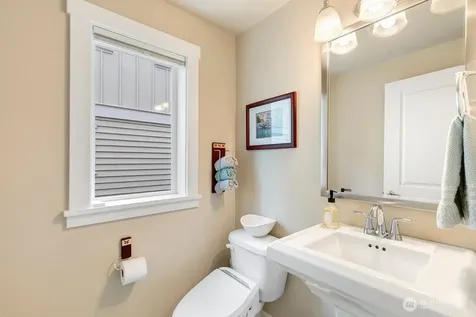 1137 26th Avenue Seattle WA 98122
