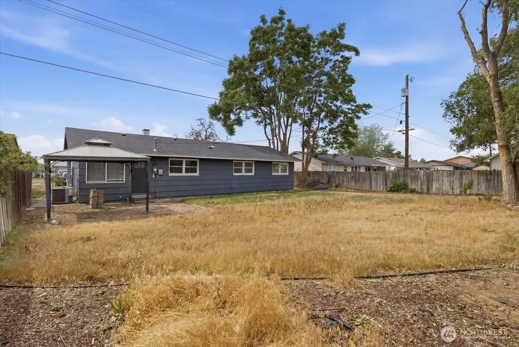 262 N Earl Road Moses Lake WA 98837