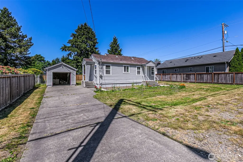 1516 S 272nd Des Moines WA 98198
