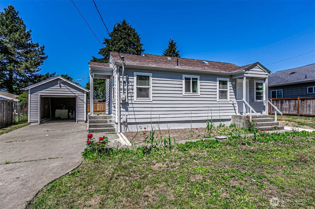 1516 S 272nd Des Moines WA 98198