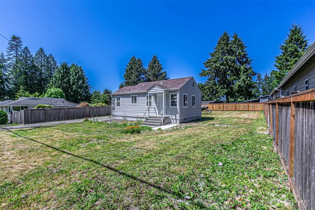 1516 S 272nd Des Moines WA 98198