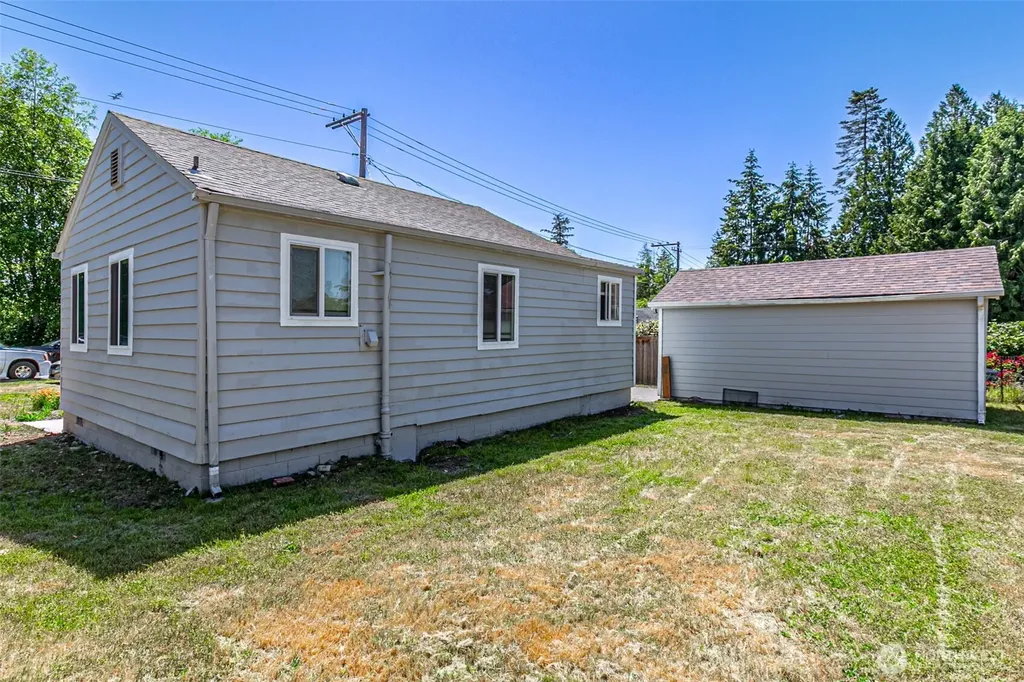 1516 S 272nd Des Moines WA 98198