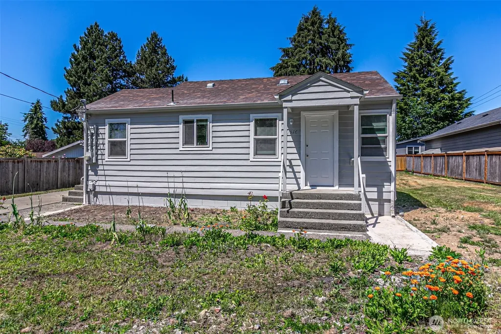 1516 S 272nd Des Moines WA 98198