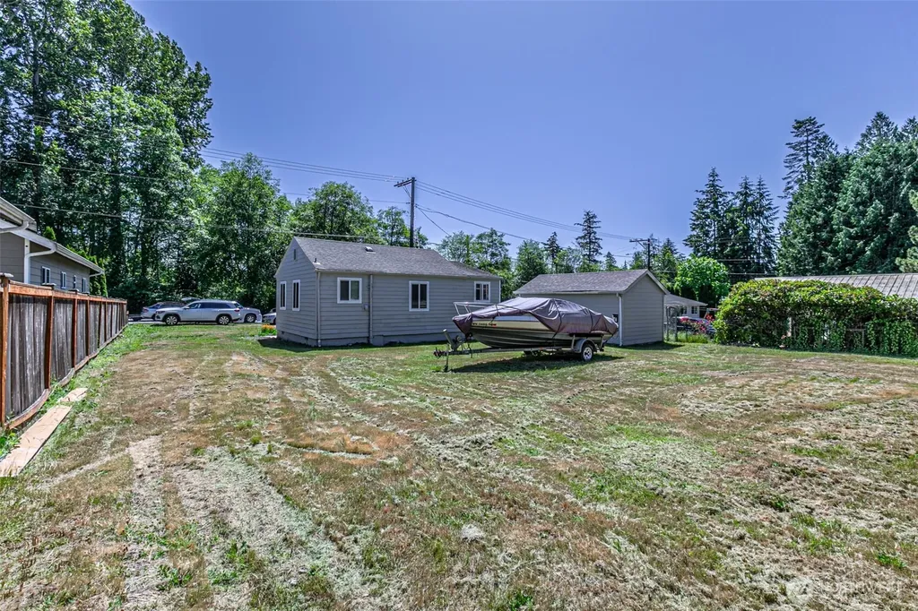 1516 S 272nd Des Moines WA 98198