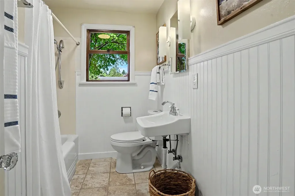 6519 40th Avenue NE Seattle WA 98115