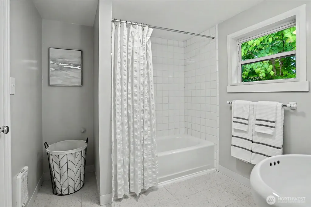 6519 40th Avenue NE Seattle WA 98115