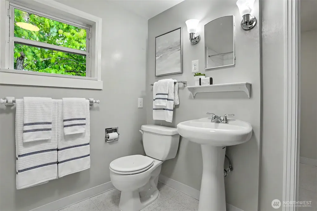 6519 40th Avenue NE Seattle WA 98115