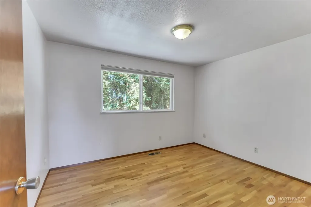 20907 4th Place S Des Moines WA 98198