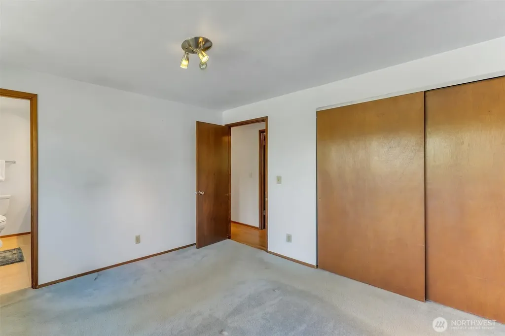20907 4th Place S Des Moines WA 98198