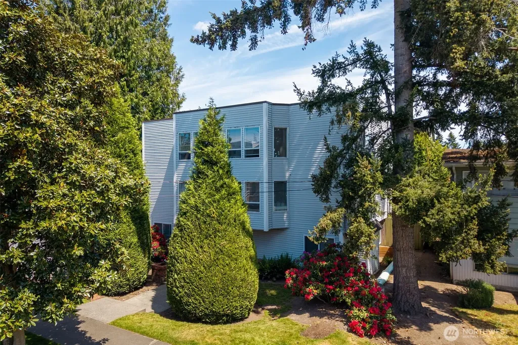 8848 Stone Avenue N Seattle WA 98103