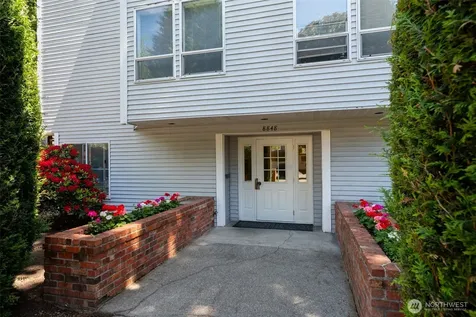 8848 Stone Avenue N Seattle WA 98103
