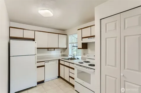 8848 Stone Avenue N Seattle WA 98103