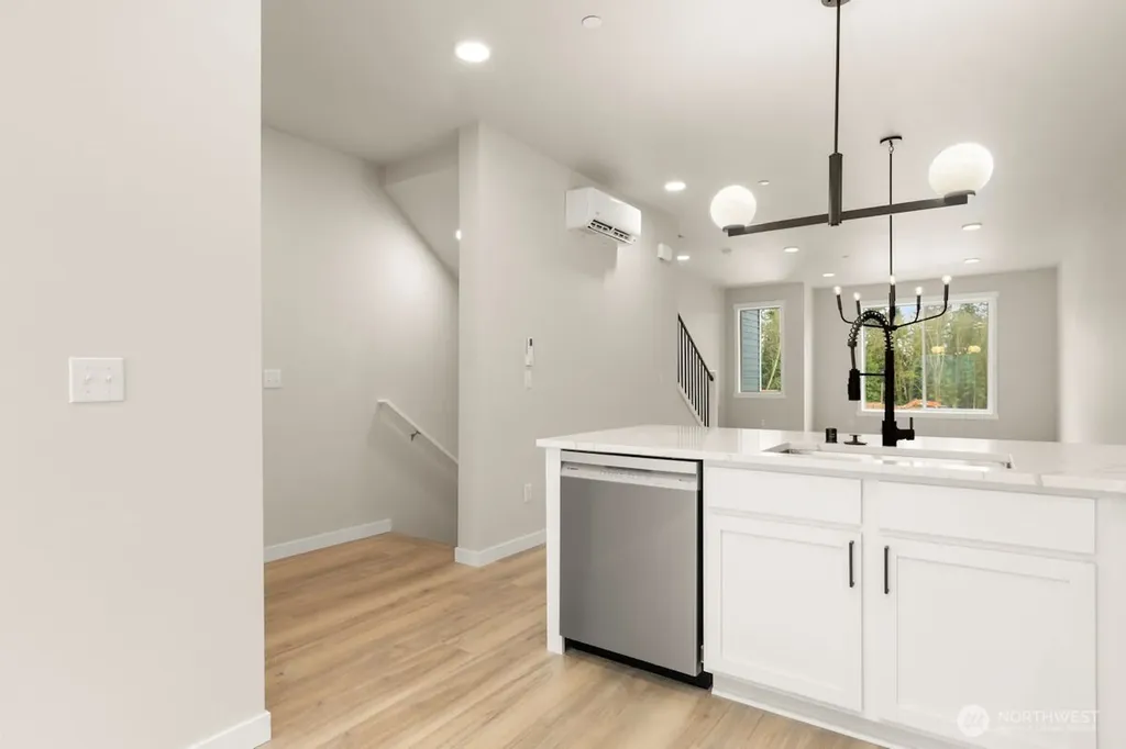 16823 Alder Way Lynnwood WA 98037