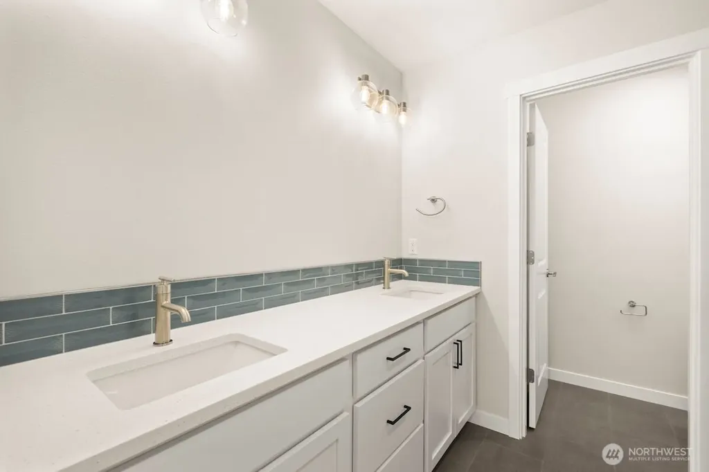 16823 Alder Way Lynnwood WA 98037