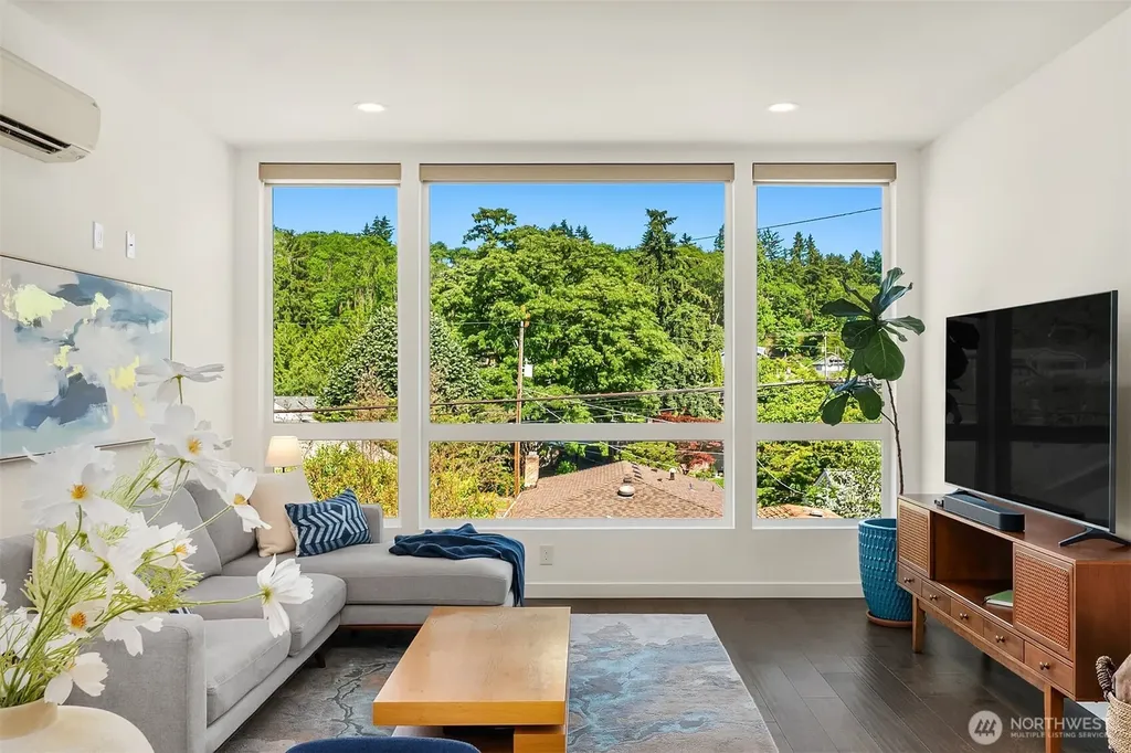 5562 15th Avenue S Seattle WA 98108
