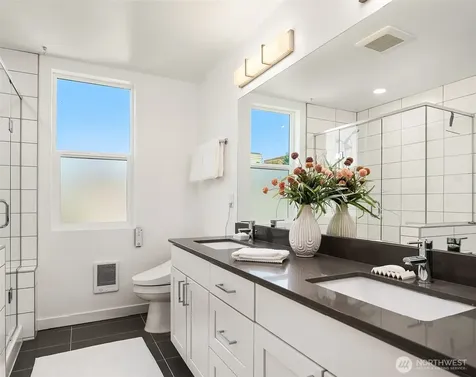 5562 15th Avenue S Seattle WA 98108