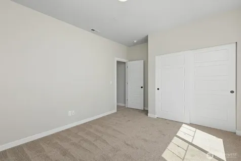 3210 14th Street Pl SW Puyallup WA 98374
