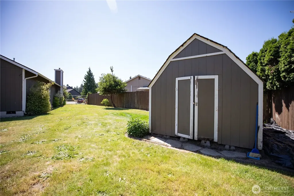 1917 9th Avenue Ct SE Puyallup WA 98372