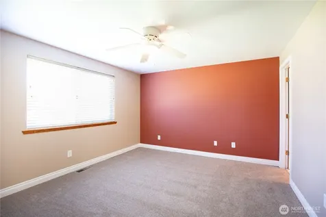 1917 9th Avenue Ct SE Puyallup WA 98372