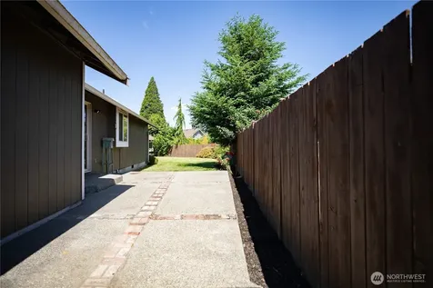 1917 9th Avenue Ct SE Puyallup WA 98372