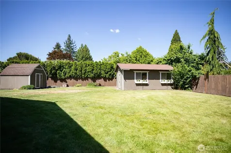 1917 9th Avenue Ct SE Puyallup WA 98372