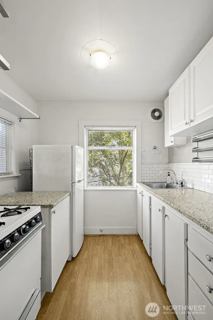 10346 Midvale Avenue N Seattle WA 98133