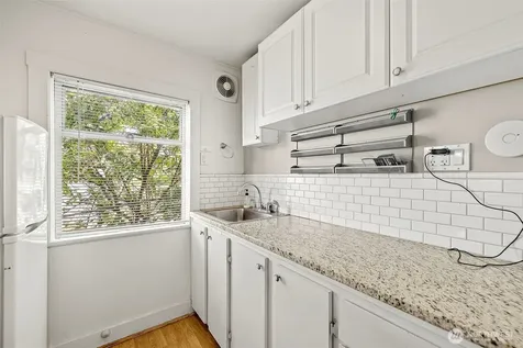 10346 Midvale Avenue N Seattle WA 98133