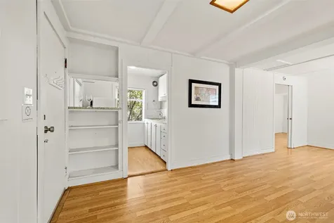 10346 Midvale Avenue N Seattle WA 98133