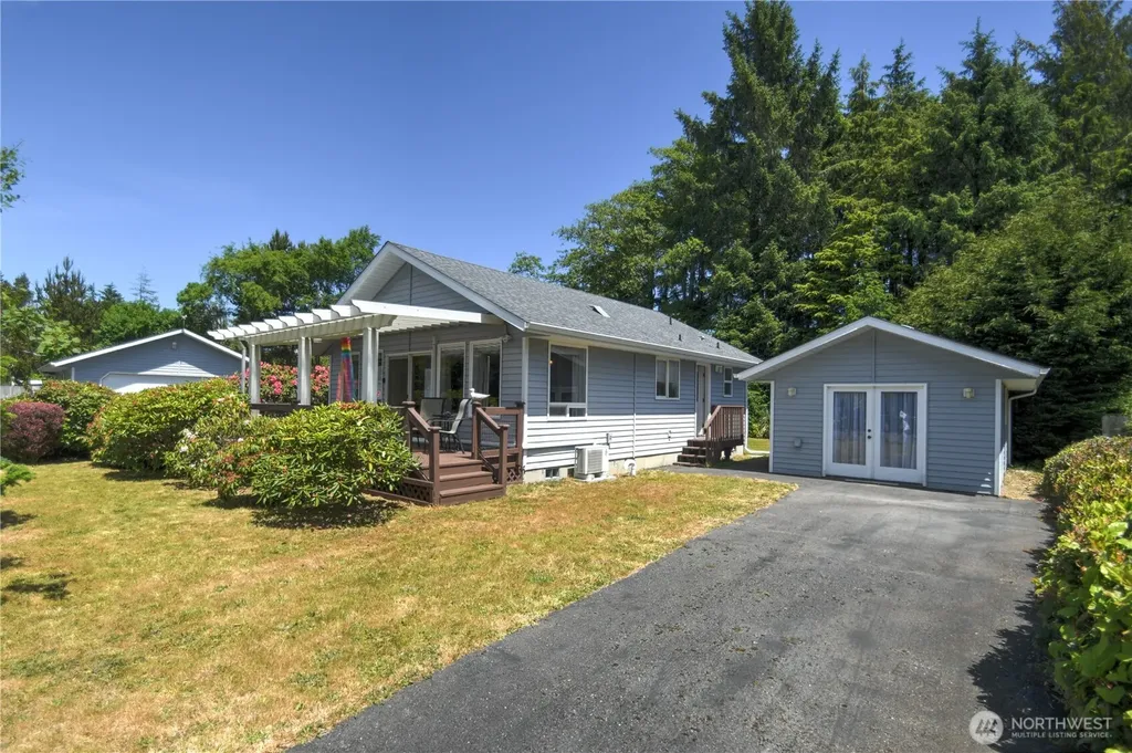 558 Meadow Avenue NE Ocean Shores WA 98569