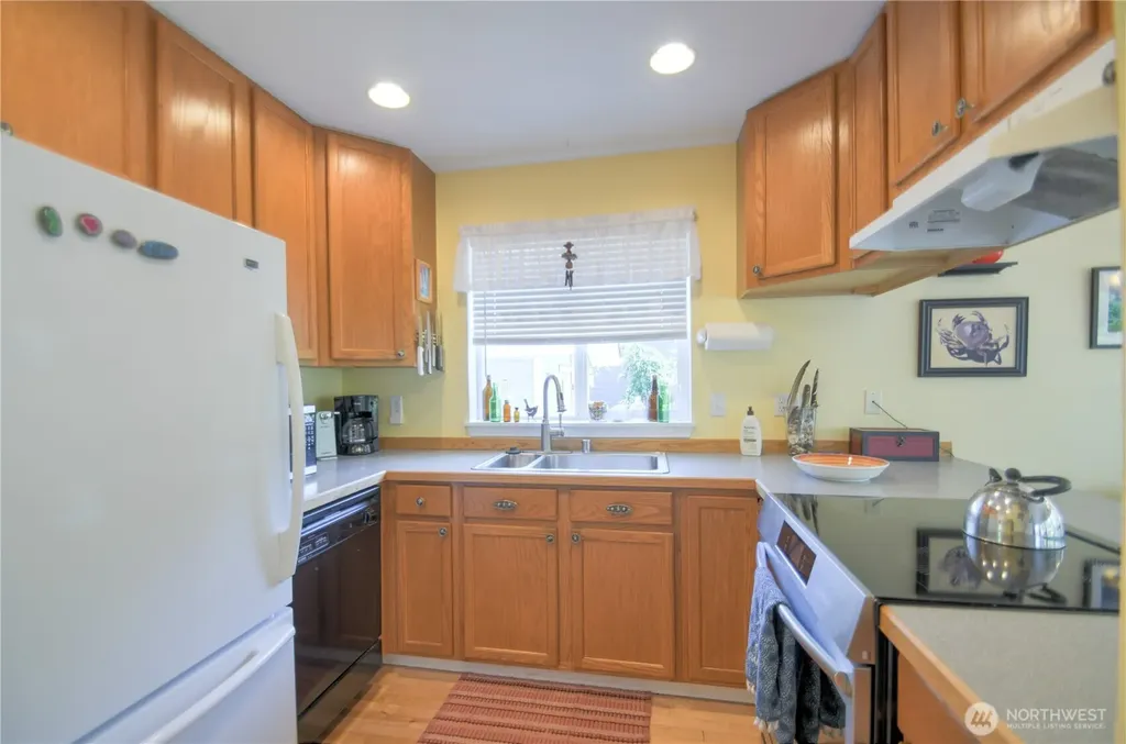 558 Meadow Avenue NE Ocean Shores WA 98569
