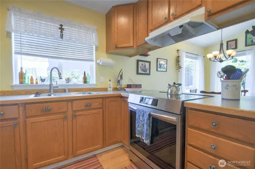 558 Meadow Avenue NE Ocean Shores WA 98569