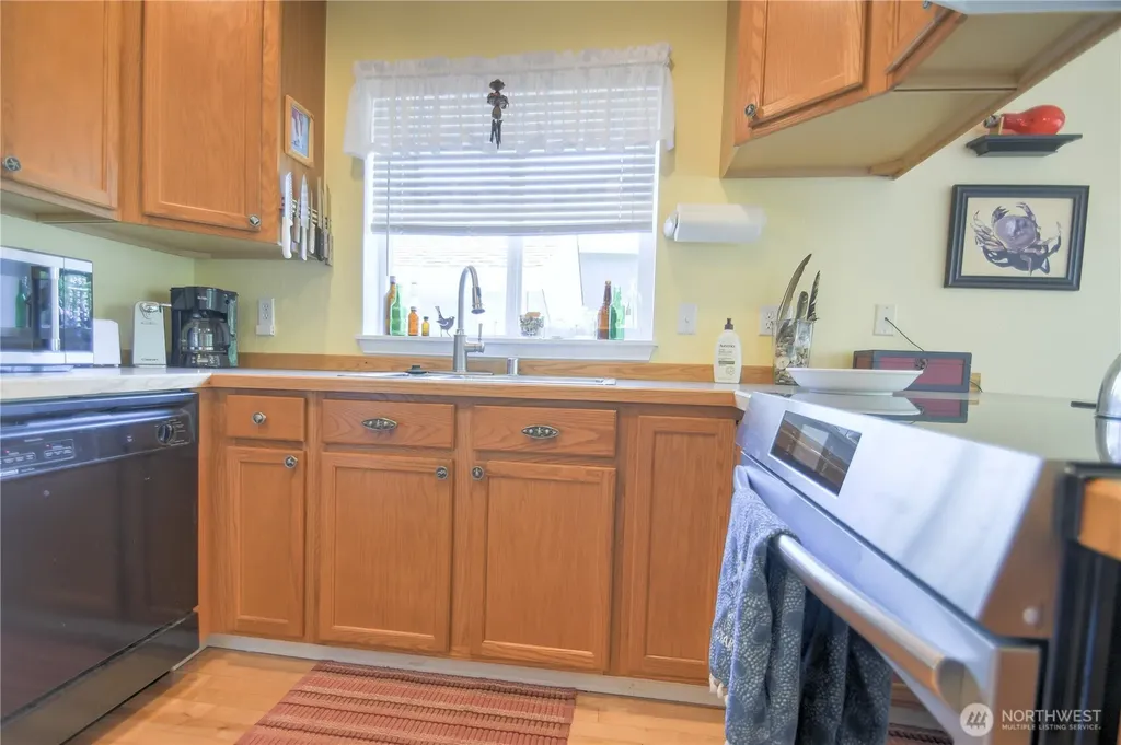 558 Meadow Avenue NE Ocean Shores WA 98569